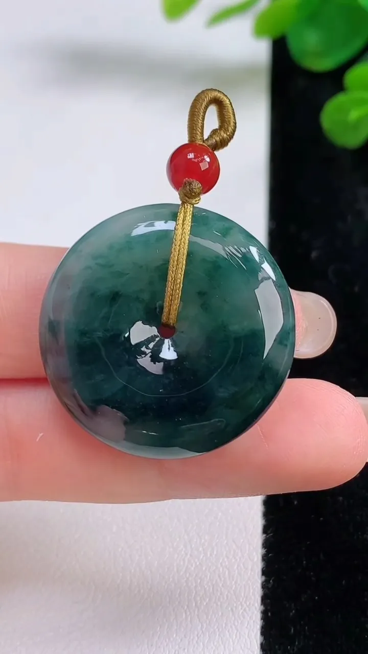 天然A货翡翠冰种飘花平安扣吊坠，尺寸29-6.5，重量:11.93g
8月30日