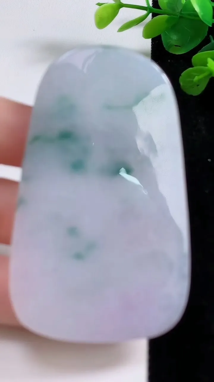 天然A货翡翠冰种紫罗兰飘花观音菩萨吊坠，尺寸69.6-42.2-5，重量:31.64g
8月30日