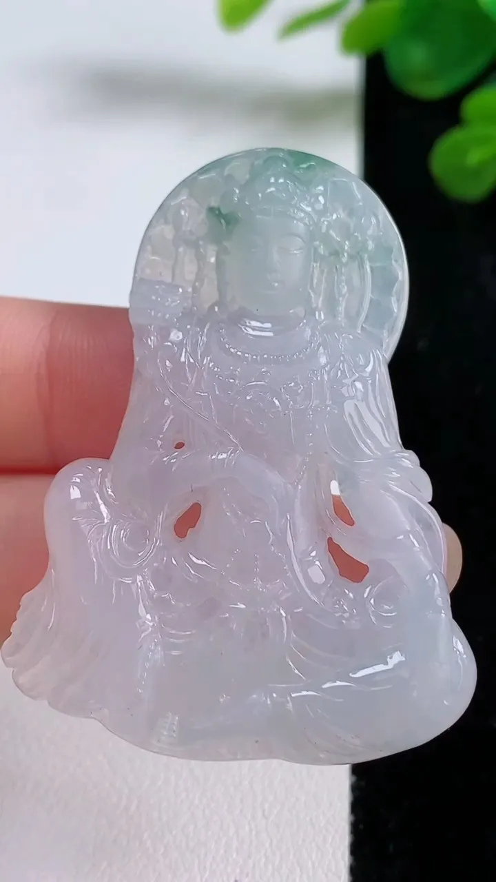 天然A货翡翠冰种飘花大势至观音菩萨吊坠，尺寸52-37.4-5.2，重量:17.07g
8月30日