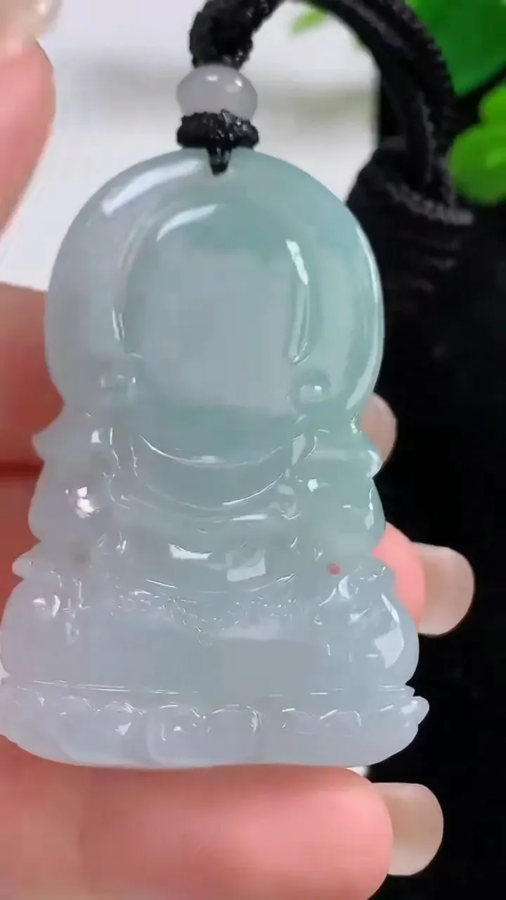 天然A货翡翠虚空藏菩萨吊坠，尺寸50.7-34-9.6，重量:35.44g
8月30日