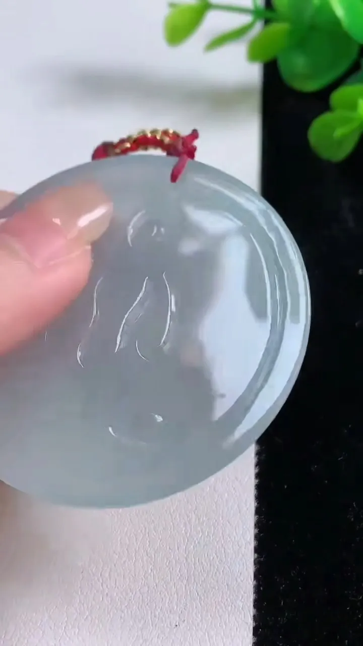 天然A货翡翠虚空藏菩萨吊坠，尺寸52.6-4.5，重量:27.91g
8月30日