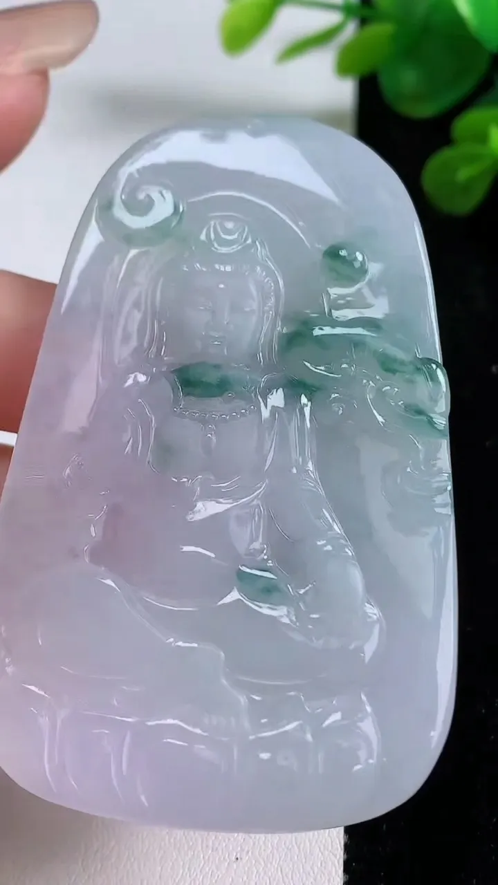 天然A货翡翠冰种紫罗兰飘花观音菩萨吊坠，尺寸69.6-42.2-5，重量:31.64g
8月30日