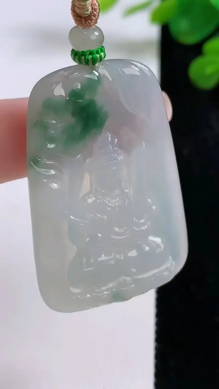 天然A货翡翠冰种飘花虚空藏菩萨吊坠，尺寸45.8-29.6-5，重量:18.19g
8月30日