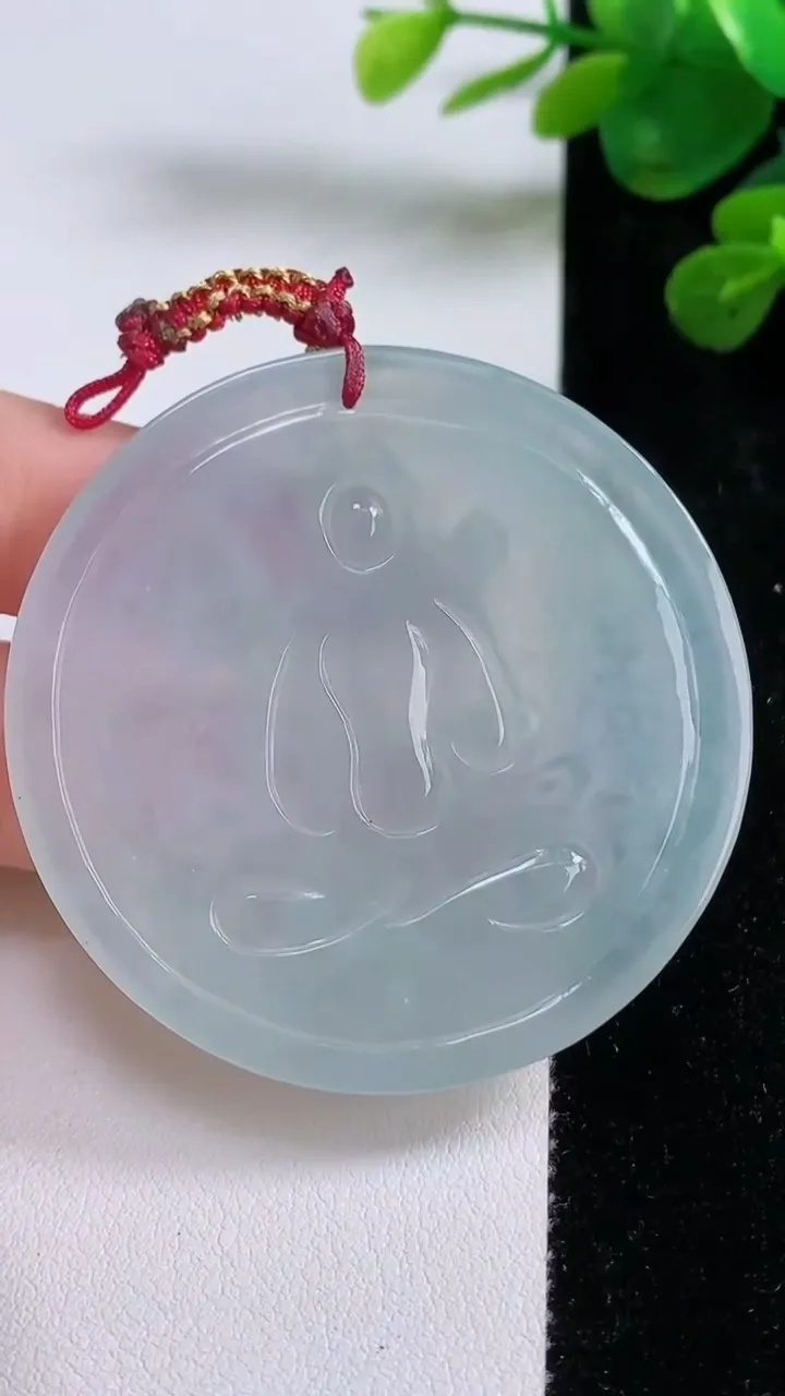 天然A货翡翠虚空藏菩萨吊坠，尺寸52.6-4.5，重量:27.91g
8月30日