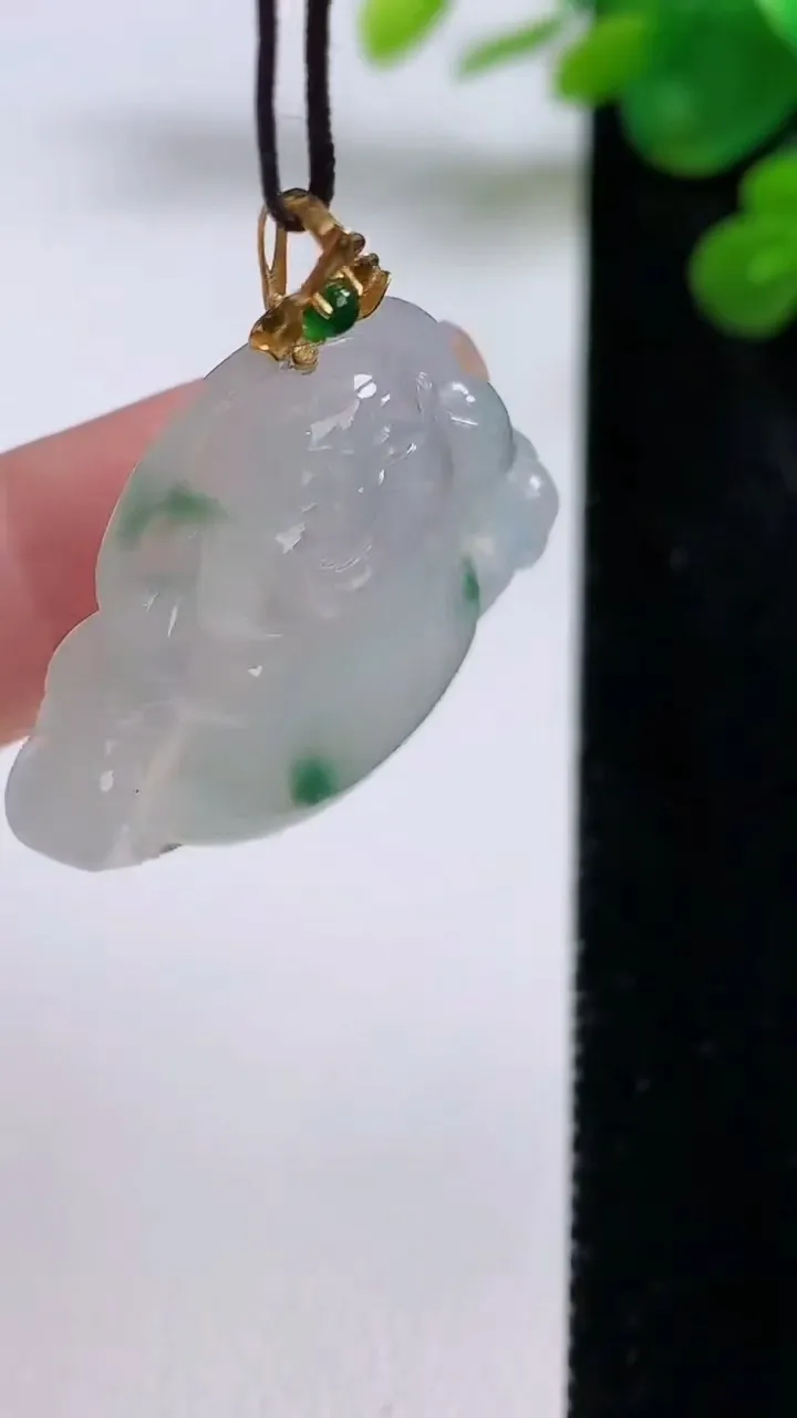 天然A货翡翠种飘花佛公吊坠，尺寸31.4-33.7-6.7，重量:9.69g
8月30日