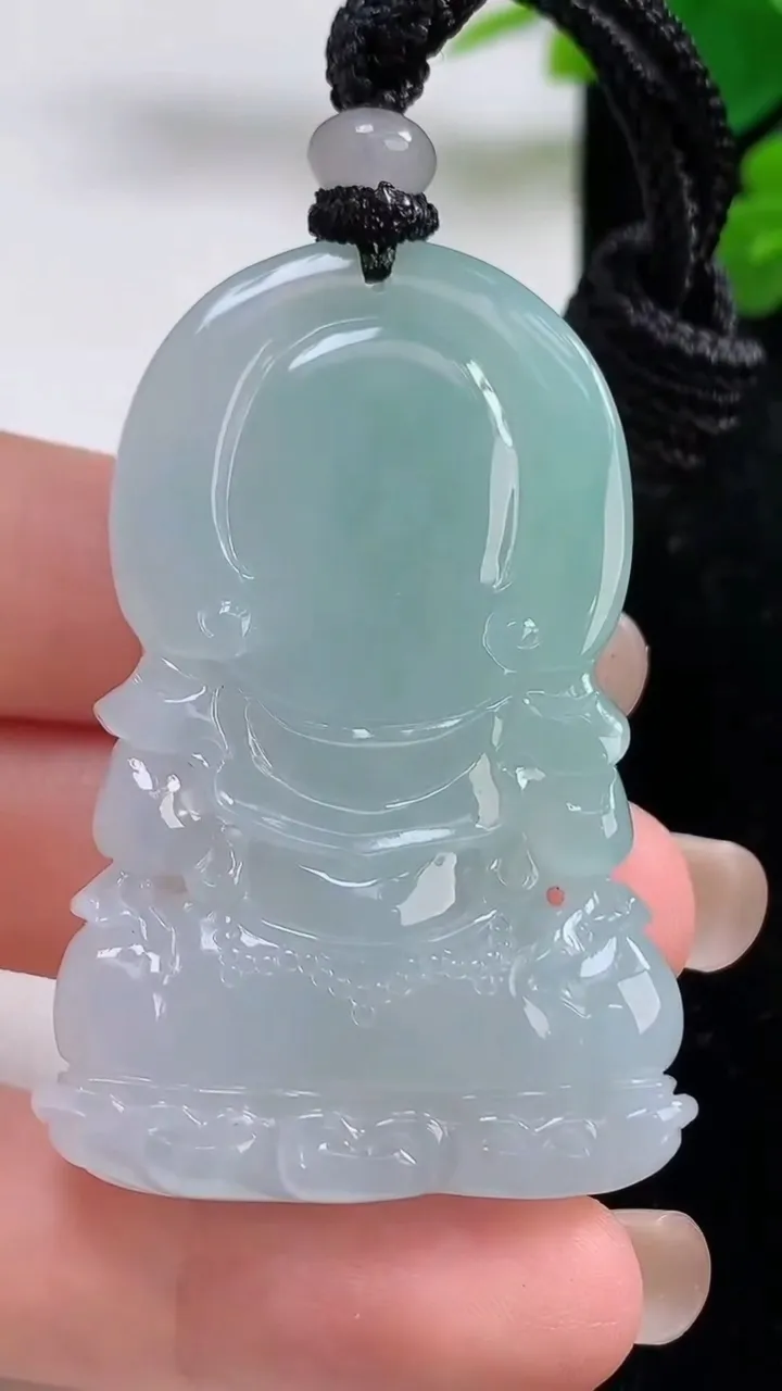 天然A货翡翠虚空藏菩萨吊坠，尺寸50.7-34-9.6，重量:35.44g
8月30日