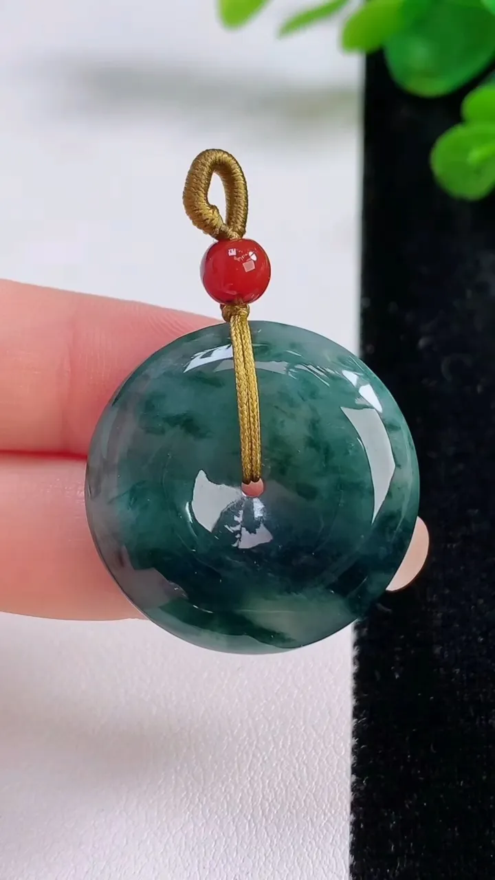天然A货翡翠冰种飘花平安扣吊坠，尺寸29-6.5，重量:11.93g
8月30日