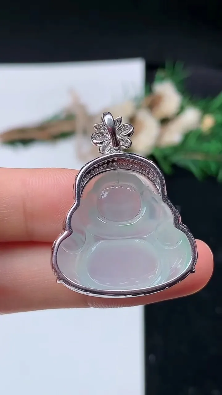 天然A货翡翠白冰佛公吊坠，尺寸22.2-25-9.6，重量:7.12g
8月31日