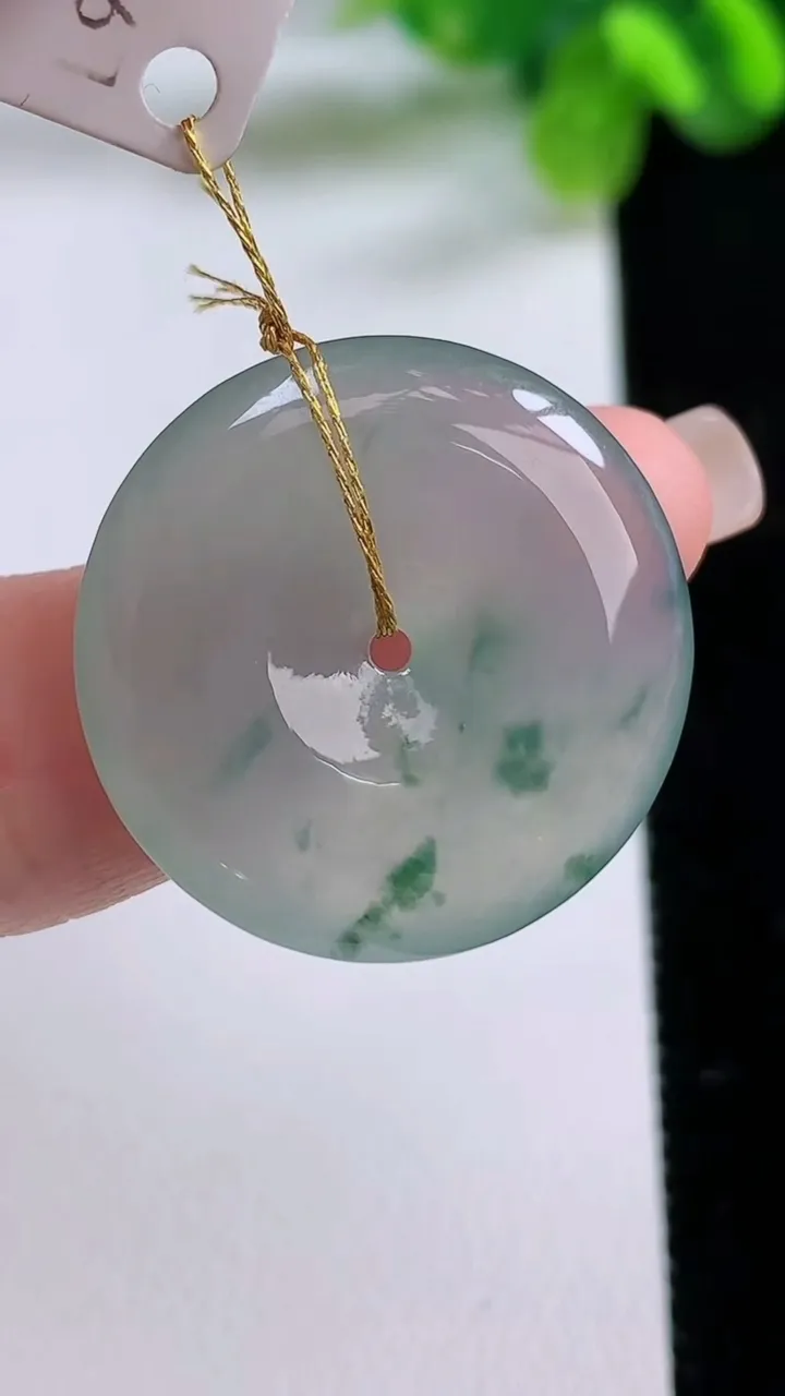 天然A货翡翠冰种飘花平安扣吊坠，尺寸25.4-4.3，重量:5.97g
8月31日
