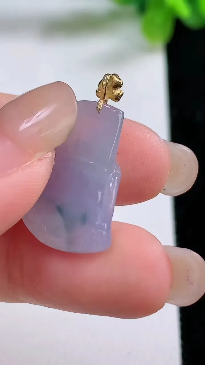 天然A货翡翠18k金紫罗兰飘花节节高升 竹节吊坠，尺寸21-14-5，重量:2.60g
8月31日