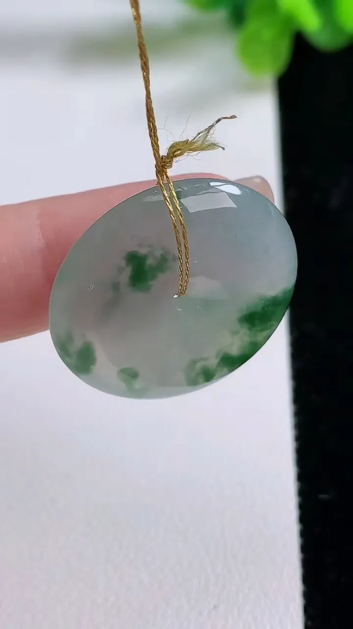 天然A货翡翠冰种飘花平安扣吊坠，尺寸25.8-6，重量:8.70g
8月31日