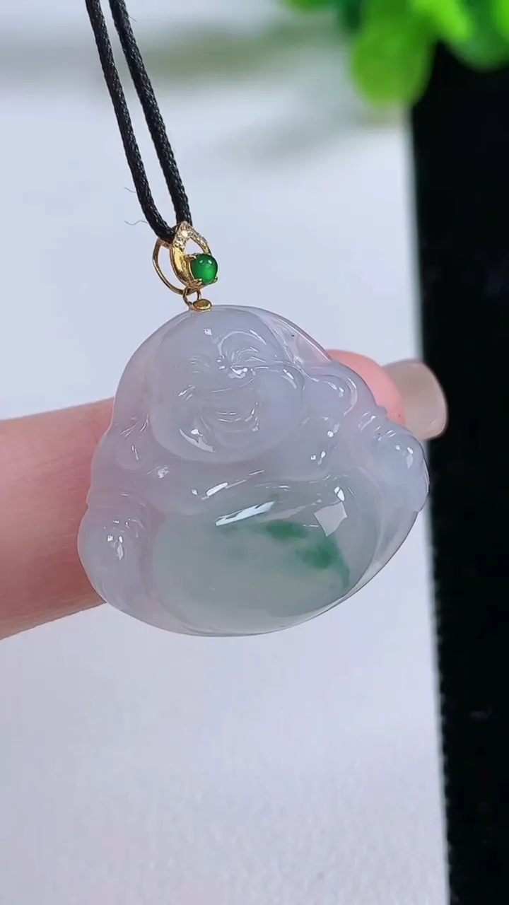 天然A货翡翠种飘花佛公吊坠，尺寸21.6-23-5.5，重量:5.05g
8月31日