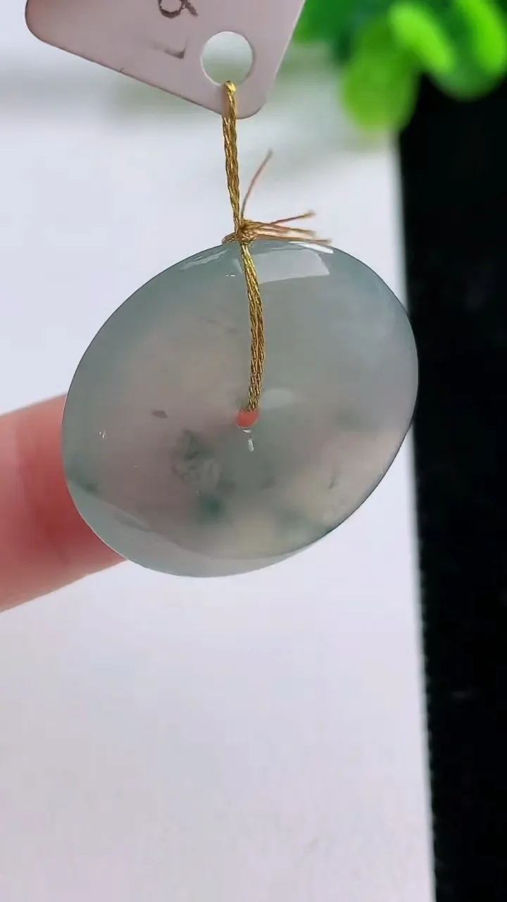 天然A货翡翠冰种飘花平安扣吊坠，尺寸25.4-4.3，重量:5.97g
8月31日
