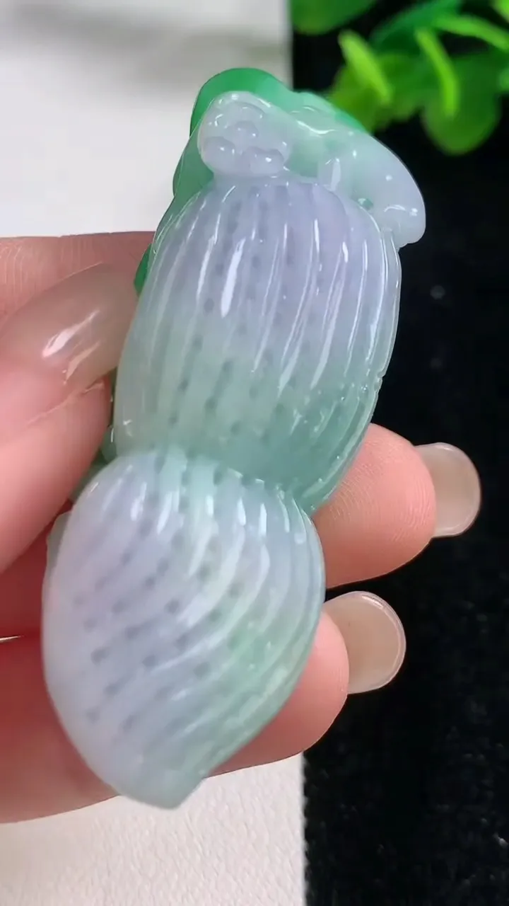天然A货翡翠花生吊坠，尺寸58-18.6-20，重:35.58g
8月31日