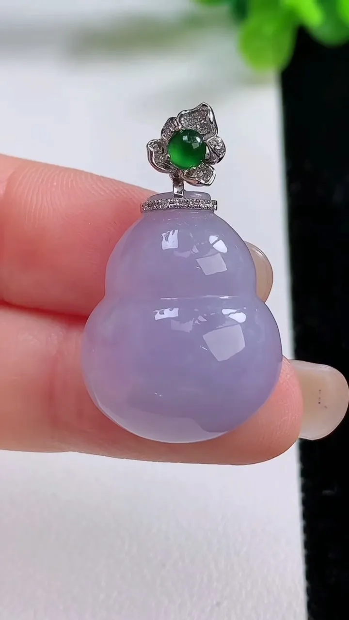 天然A货翡翠18k金紫罗兰葫芦吊坠，尺寸22.7-18.7-8，重量:6.74g
8月31日