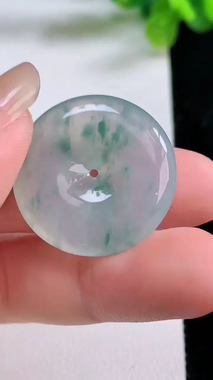 天然A货翡翠冰种飘花平安扣吊坠，尺寸26-4.8，重量:7.13g
8月31日