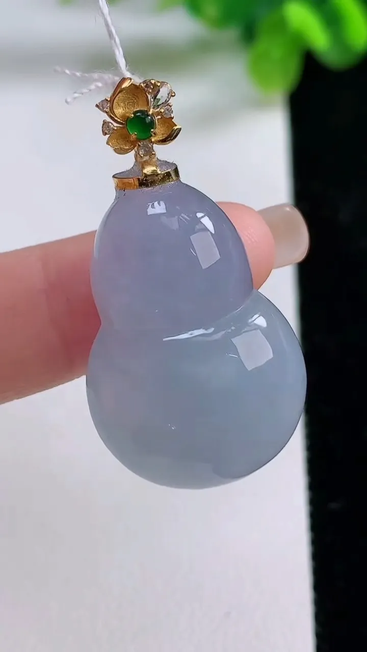 天然A货翡翠18k金紫罗兰葫芦吊坠，尺寸29-19.6-8，重量:8.60g
8月31日