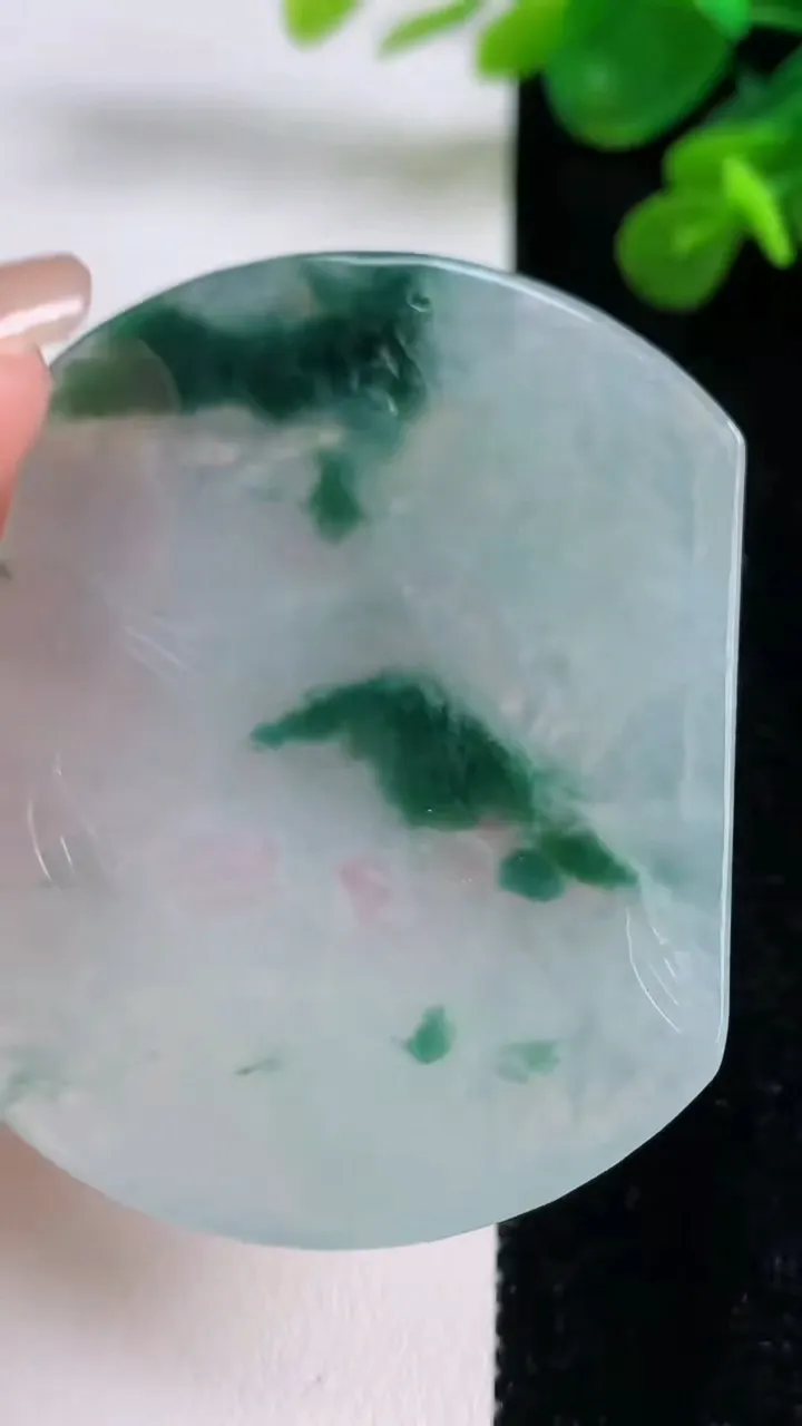 天然A货翡翠冰种飘花生肖鸡吊坠，尺寸57-47-5.5，重:30.41g
8月31日