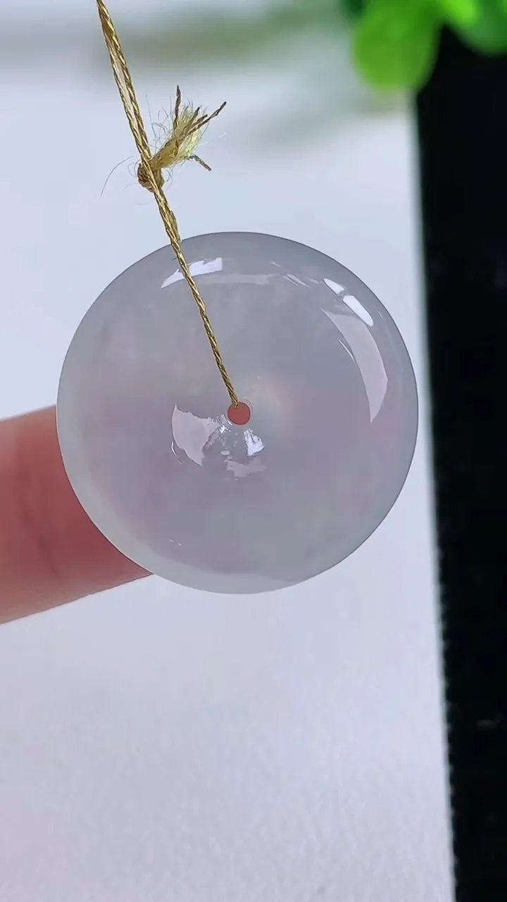 天然A货翡翠平安扣吊坠，尺寸22.3-5.4，重量:5.86g
8月31日