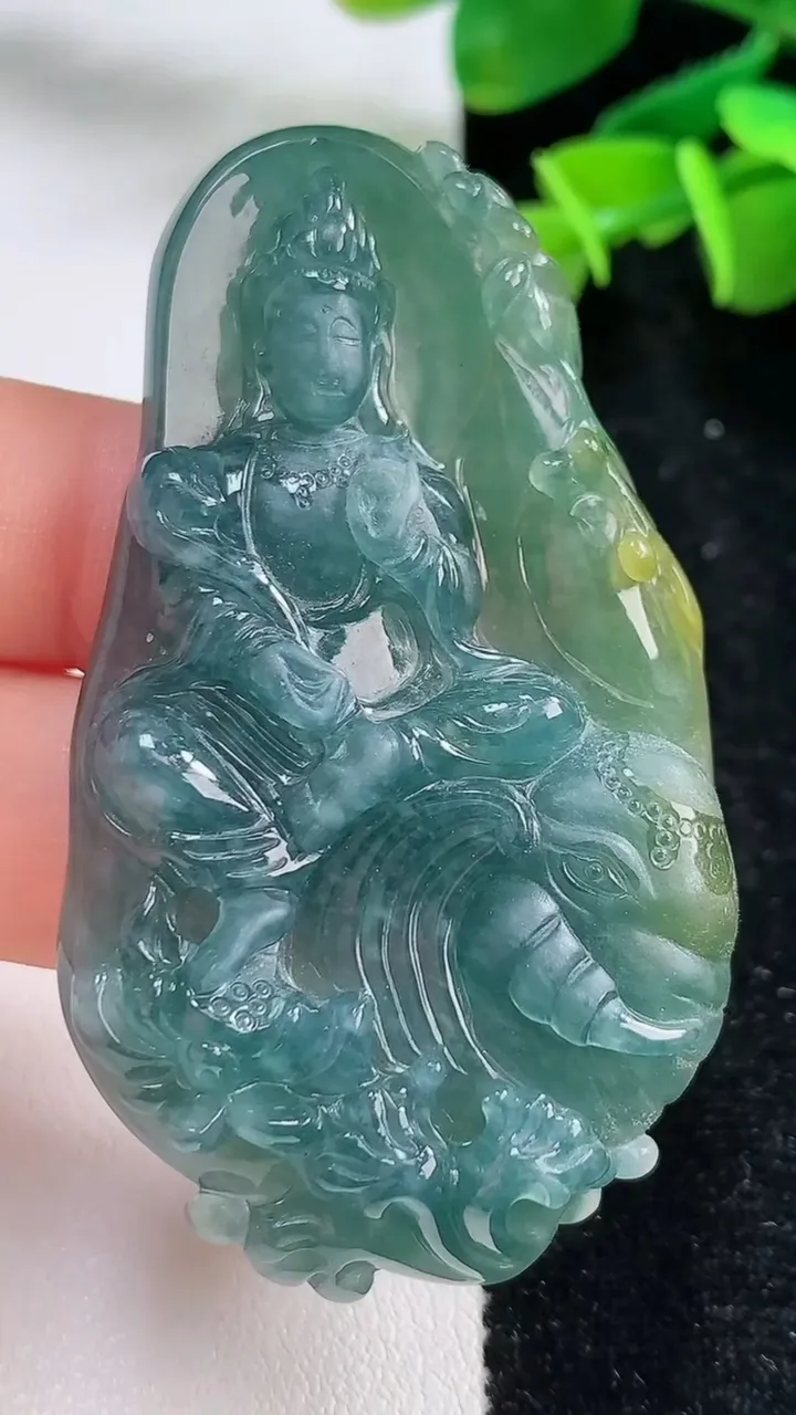 天然A货翡翠蓝水双彩普贤菩萨吊坠，尺寸62-35-9，重:33.60g
8月31日