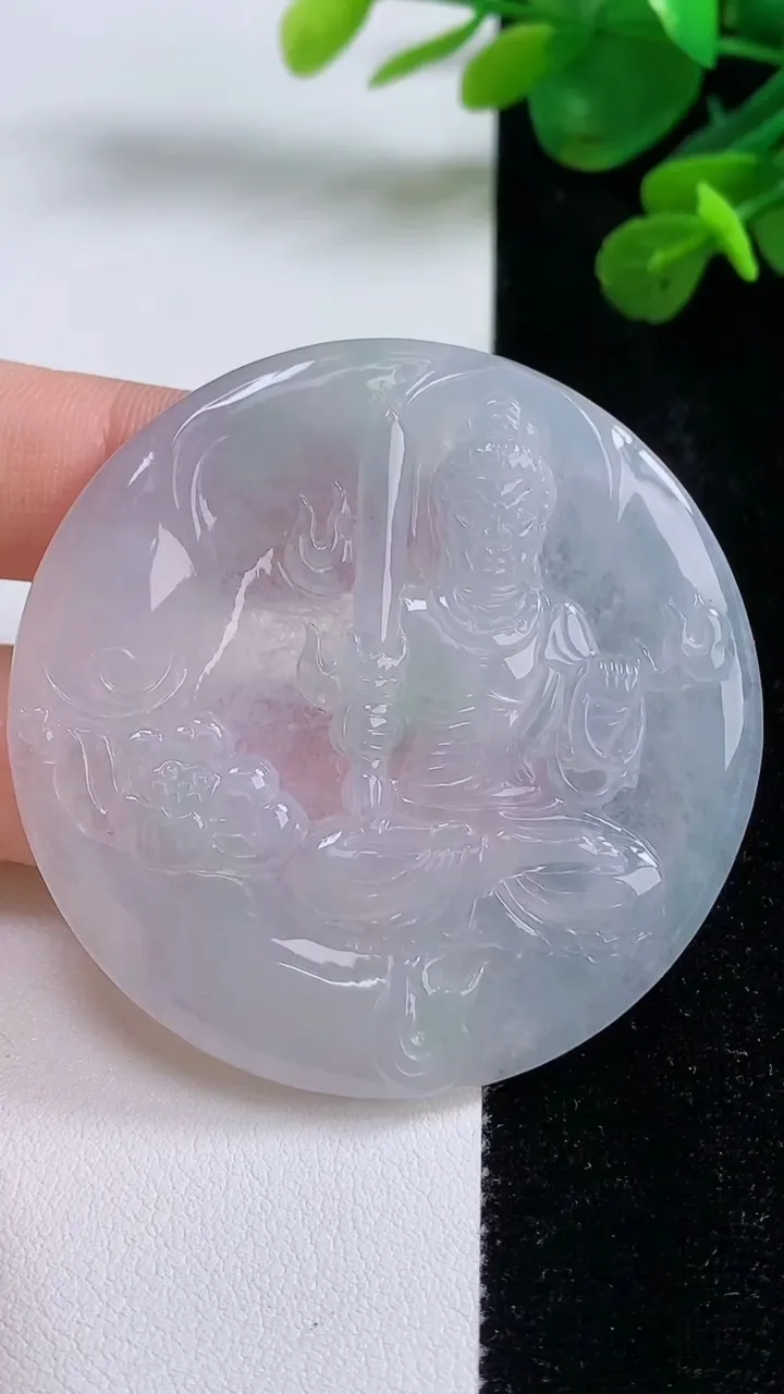 天然A货翡翠不动明王吊坠，尺寸54-4.6，重:27.20g
8月31日