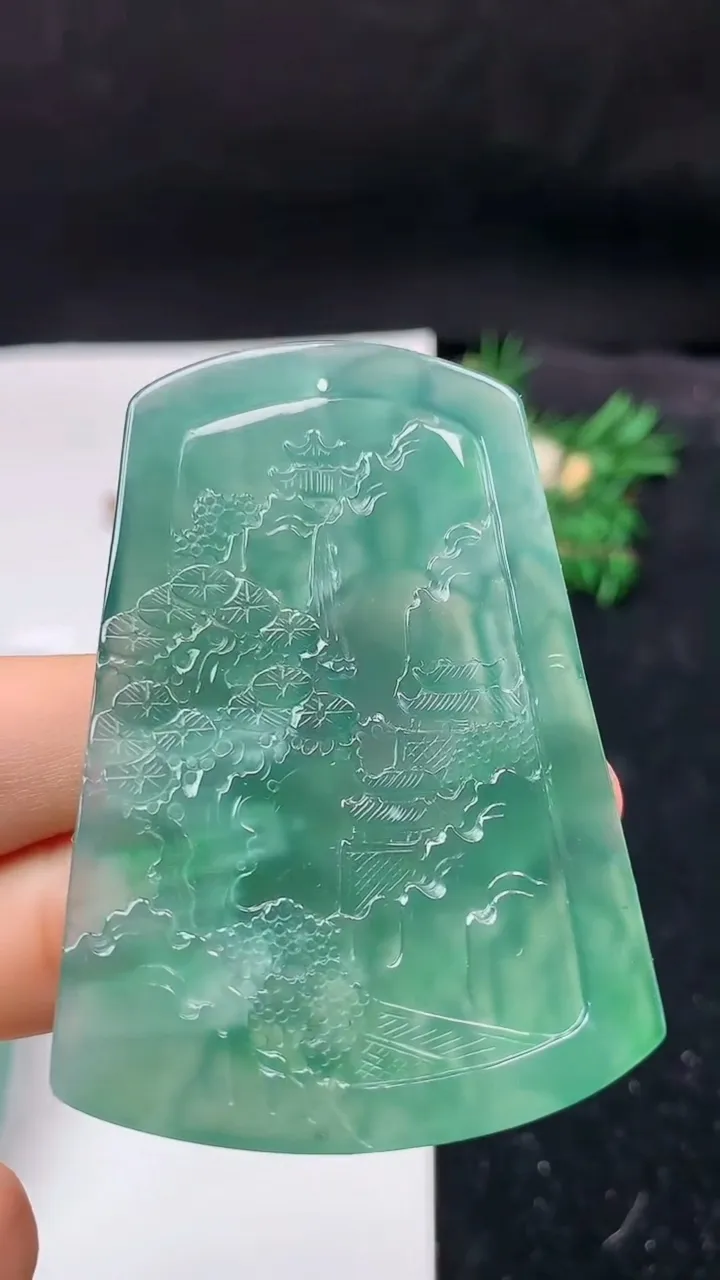 天然A货翡翠蓝水山水观音菩萨吊坠，尺寸63.8-44.8-5.8，重量:33.60g
8月31日