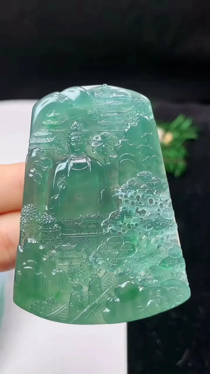 天然A货翡翠蓝水山水观音菩萨吊坠，尺寸63.8-44.8-5.8，重量:33.60g
8月31日