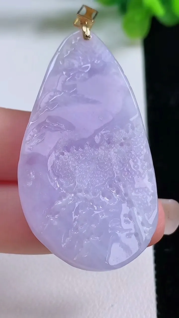 天然A货翡翠18k金紫罗兰山水牌吊坠，尺寸49-27.3-10，重量:15.46g
8月31日