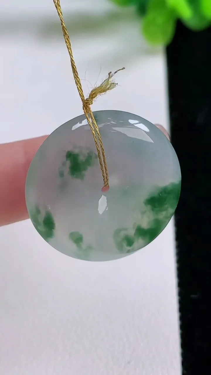 天然A货翡翠冰种飘花平安扣吊坠，尺寸25.8-6，重量:8.70g
8月31日