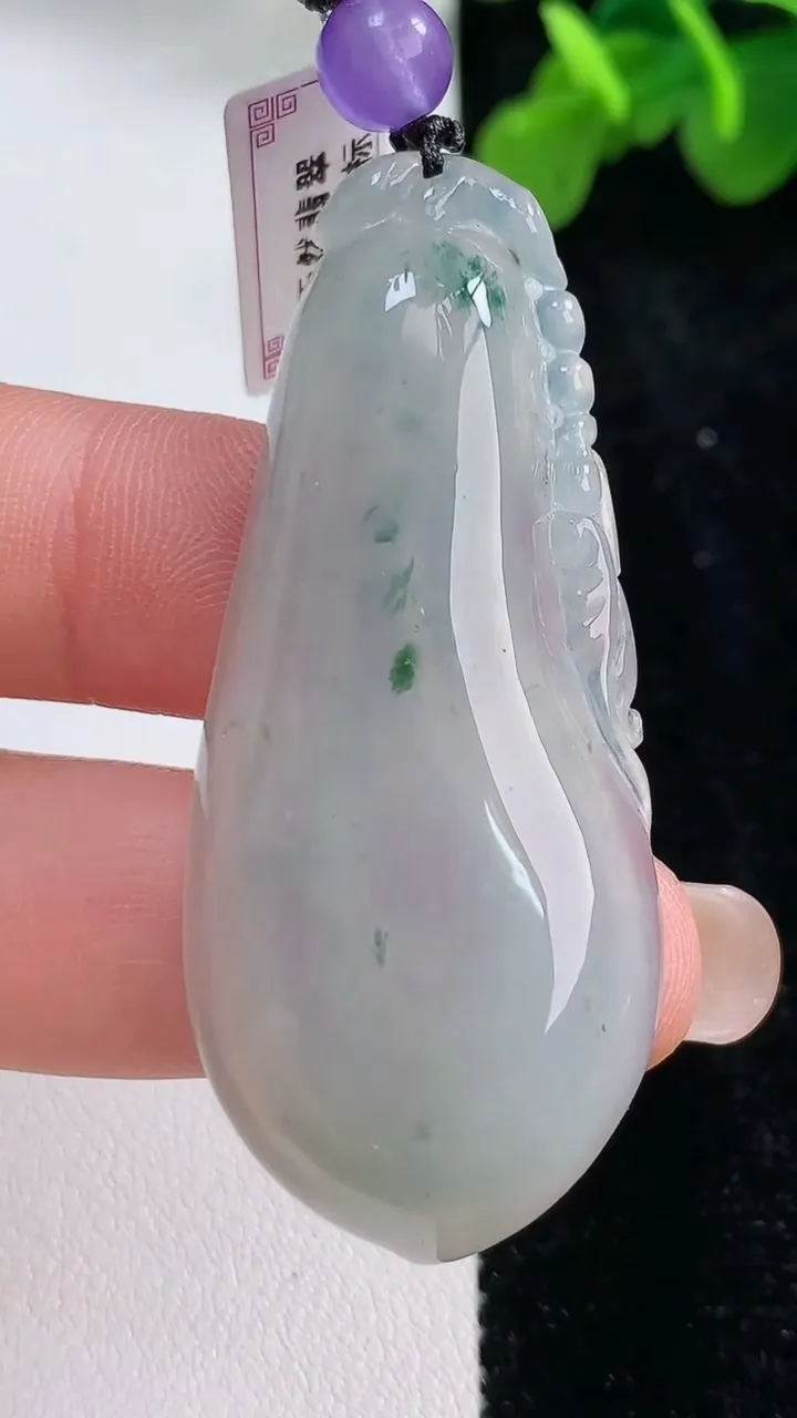 天然A货翡翠飘花福瓜吊坠，尺寸 53-23-6.5，重: 12.59g
8月31日