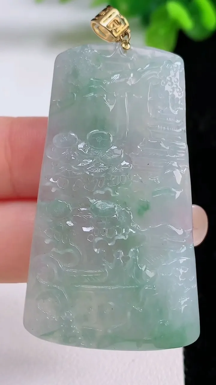 天然A货翡翠种飘花山水牌吊坠，尺寸52-28.6-8，重量:26.04g
8月31日
