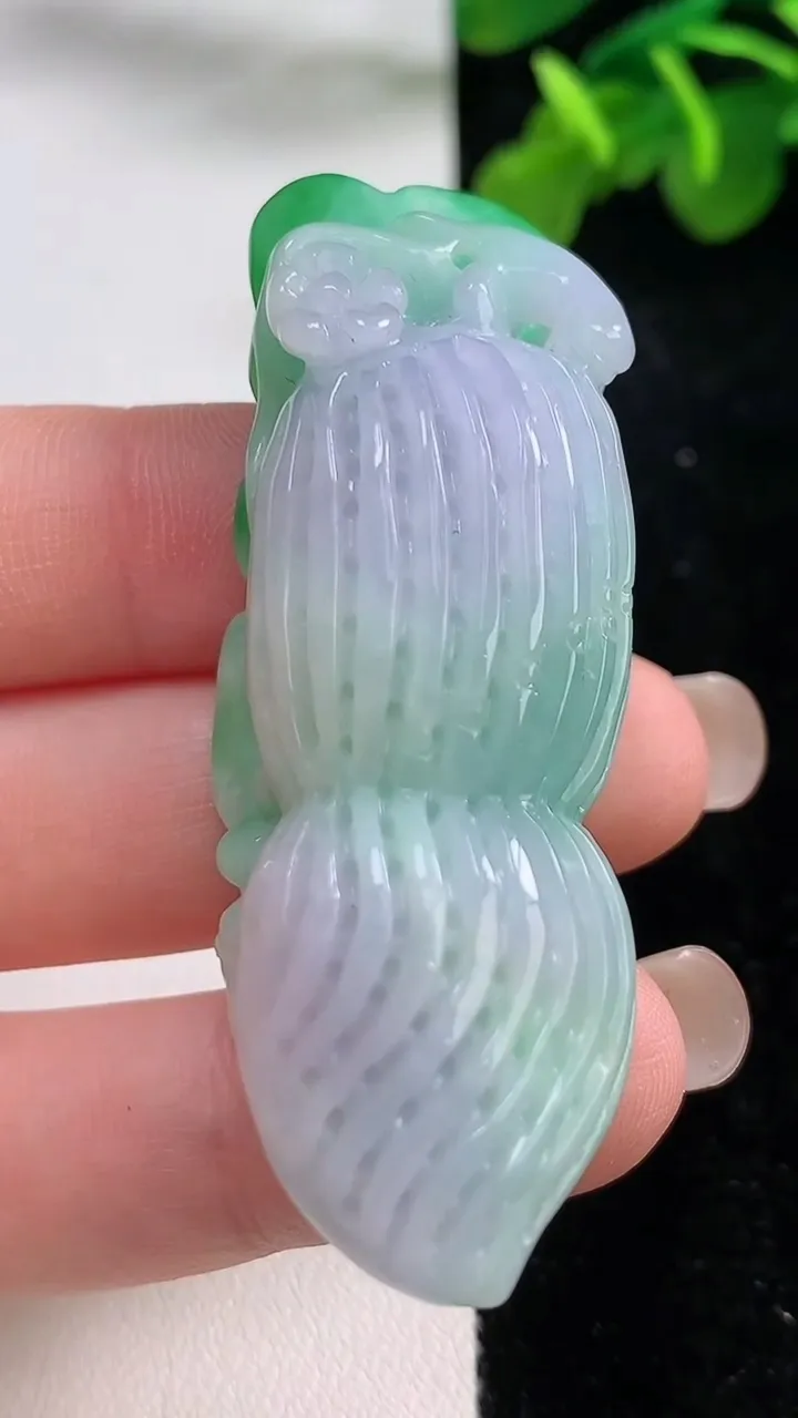 天然A货翡翠花生吊坠，尺寸58-18.6-20，重:35.58g
8月31日