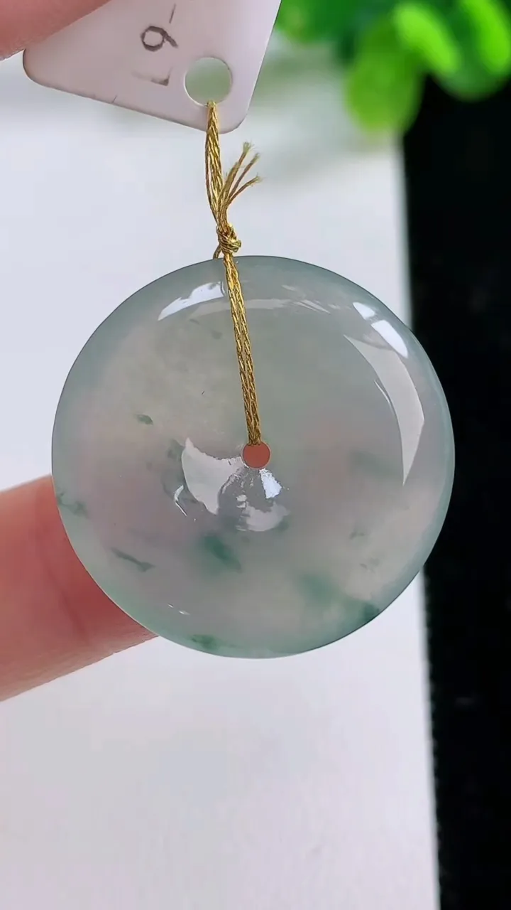 天然A货翡翠冰种飘花平安扣吊坠，尺寸25.4-4.3，重量:5.97g
8月31日