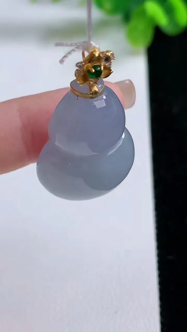 天然A货翡翠18k金紫罗兰葫芦吊坠，尺寸29-19.6-8，重量:8.60g
8月31日
