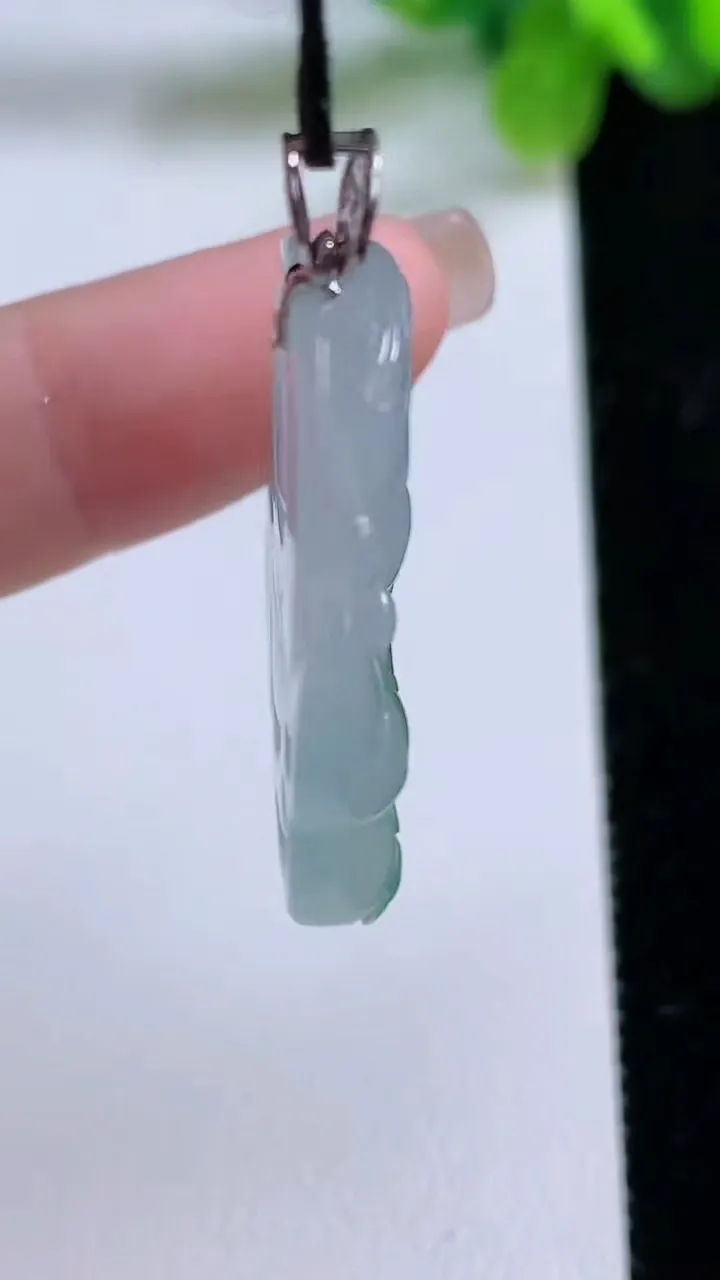 天然A货翡翠财神爷吊坠，尺寸30.8-23.8-5.2，重量:8.18g
8月31日
