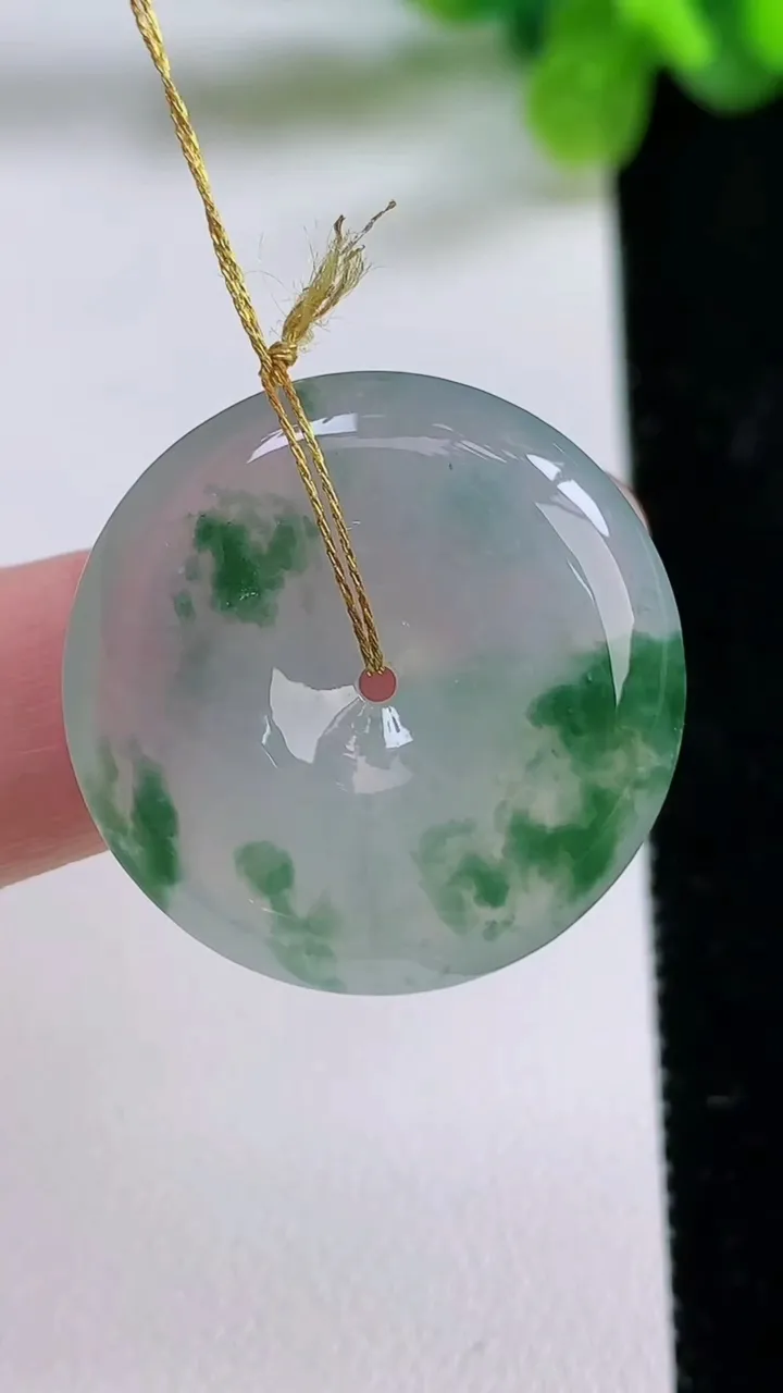 天然A货翡翠冰种飘花平安扣吊坠，尺寸25.8-6，重量:8.70g
8月31日