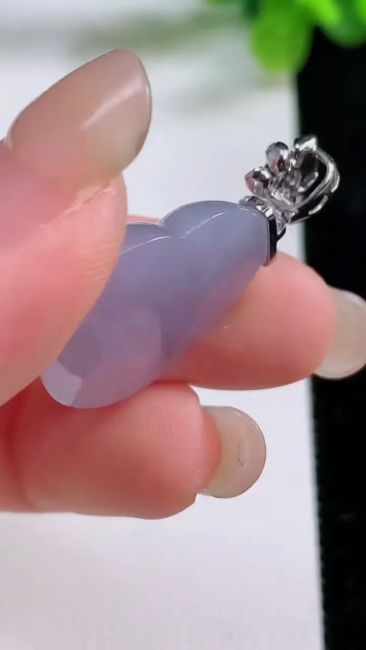 天然A货翡翠18k金紫罗兰葫芦吊坠，尺寸22.7-18.7-8，重量:6.74g
8月31日
