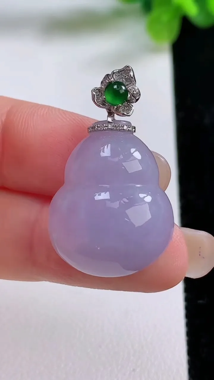 天然A货翡翠18k金紫罗兰葫芦吊坠，尺寸22.7-18.7-8，重量:6.74g
8月31日