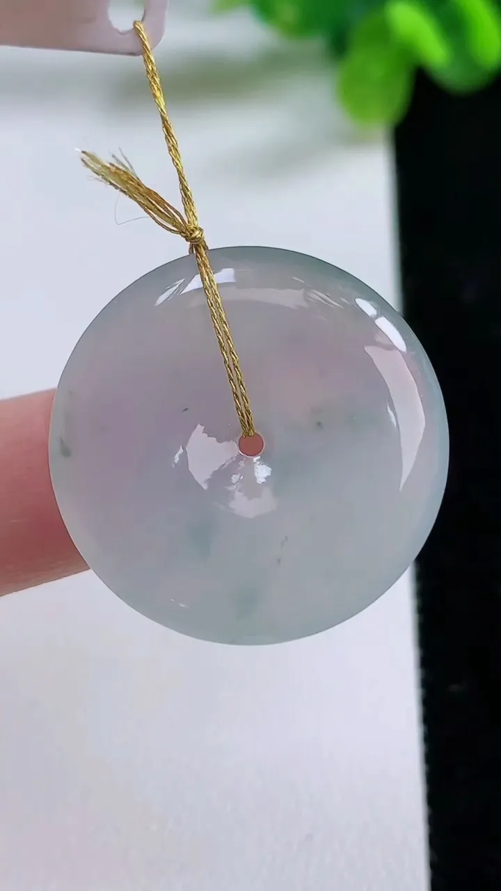 天然A货翡翠冰种飘花平安扣吊坠，尺寸26.2-4.2，重量:6.52g
8月31日