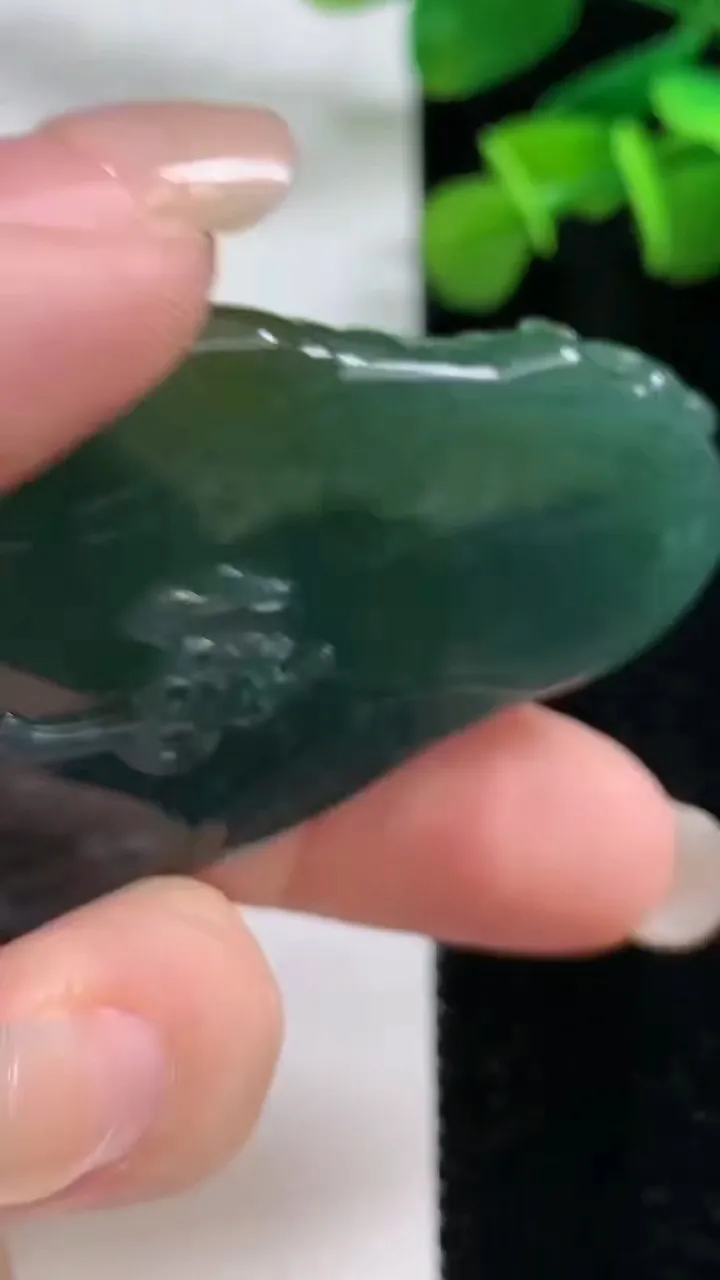 天然A货翡翠蓝水双彩普贤菩萨吊坠，尺寸62-35-9，重:33.60g
8月31日