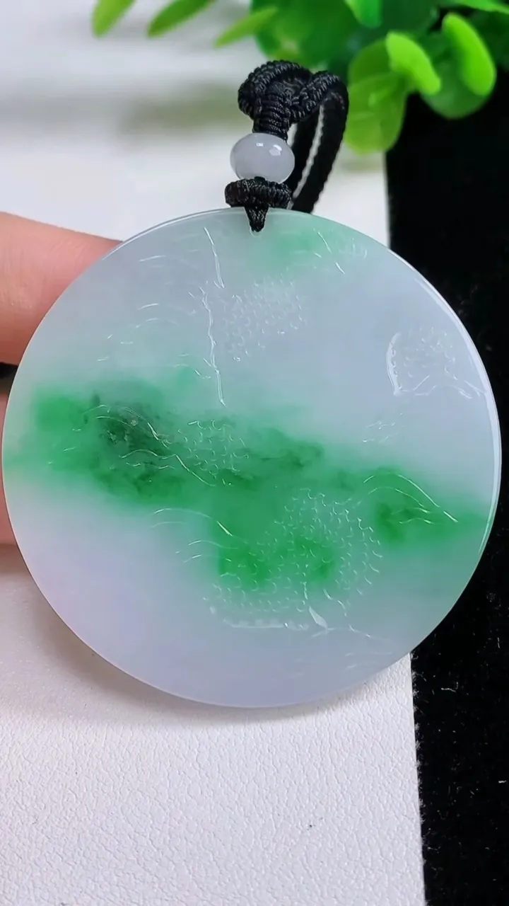 天然A货翡翠山水牌吊坠，尺寸51.8-5.8，重量:39.26g
8月31日
