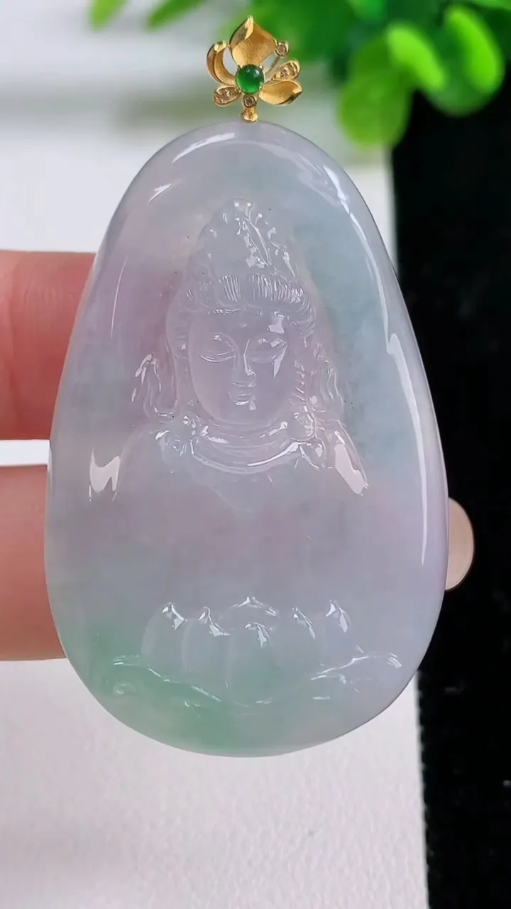 天然A货翡翠观音头吊坠，尺寸47.4-31-4，重量:16.29g
8月31日