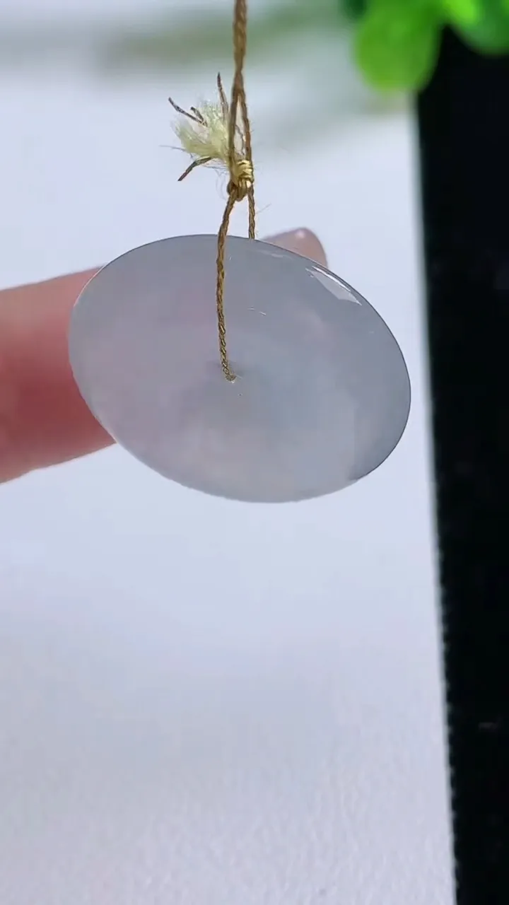 天然A货翡翠平安扣吊坠，尺寸22.3-5.4，重量:5.86g
8月31日