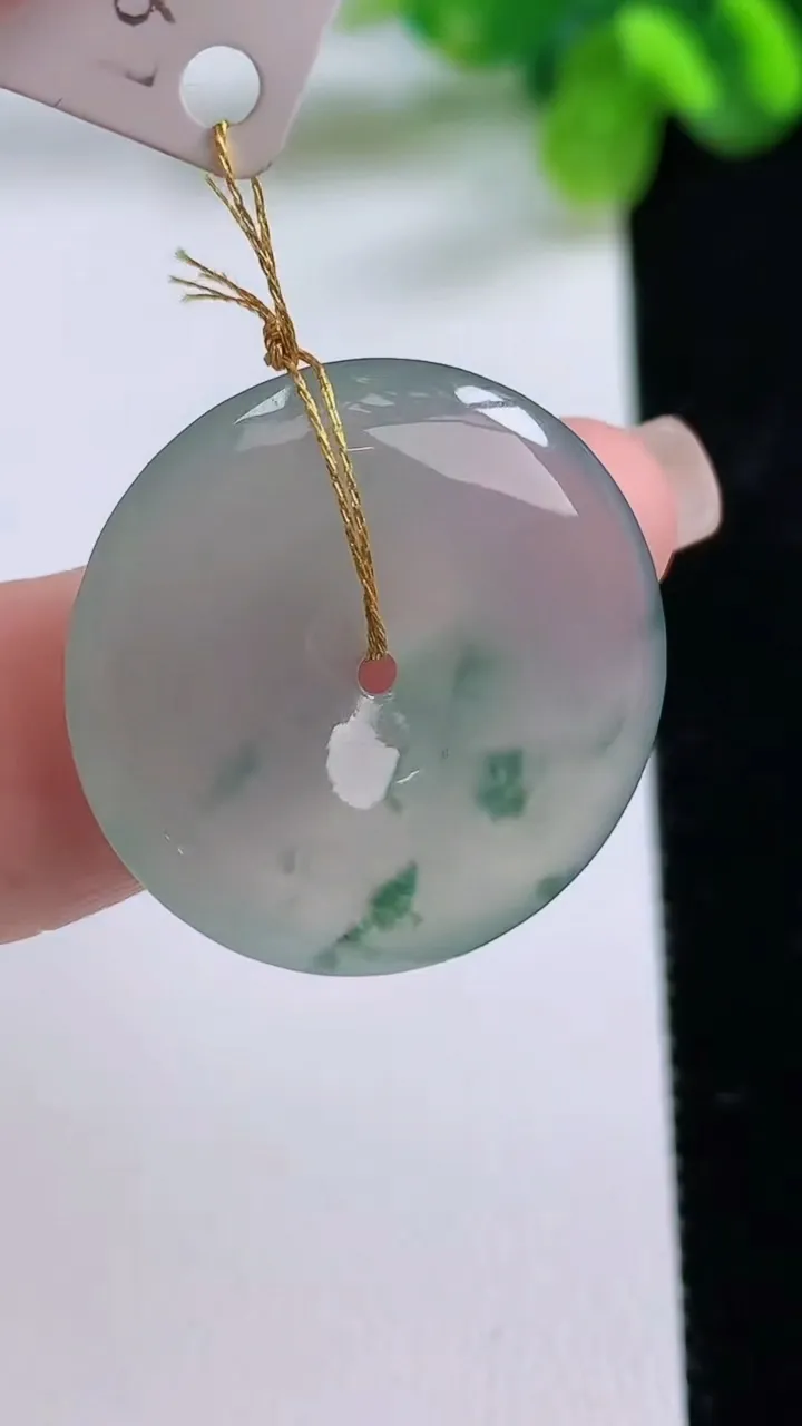 天然A货翡翠冰种飘花平安扣吊坠，尺寸25.4-4.3，重量:5.97g
8月31日