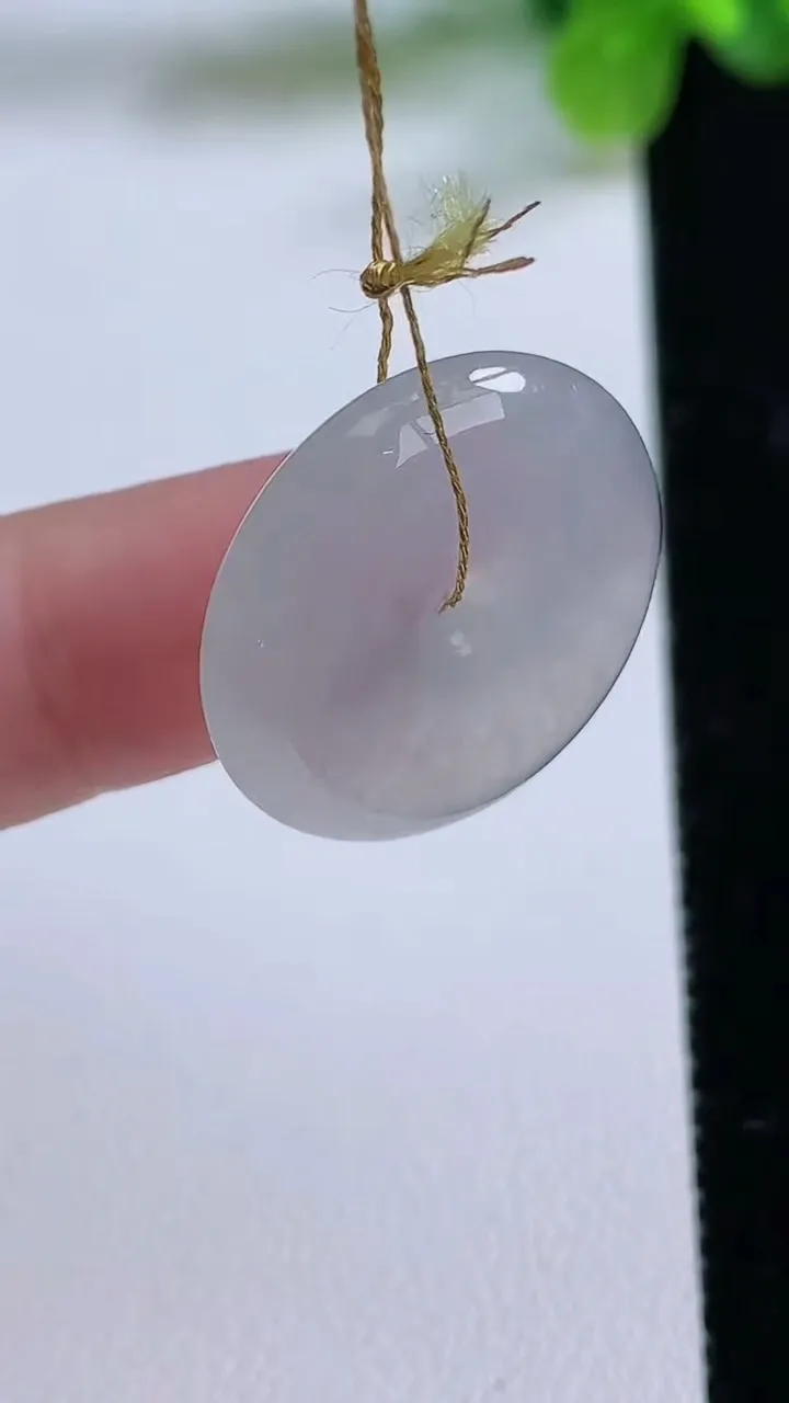 天然A货翡翠平安扣吊坠，尺寸22.3-5.4，重量:5.86g
8月31日