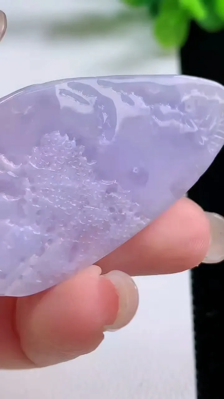 天然A货翡翠18k金紫罗兰山水牌吊坠，尺寸49-27.3-10，重量:15.46g
8月31日
