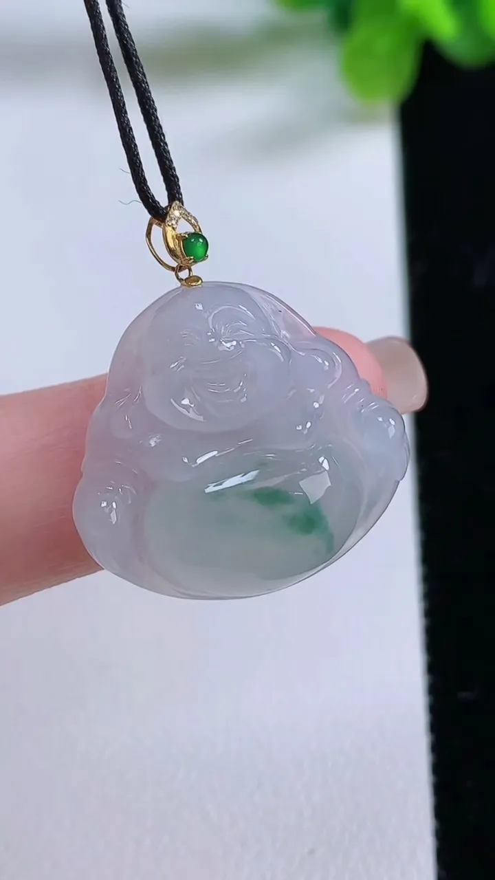 天然A货翡翠种飘花佛公吊坠，尺寸21.6-23-5.5，重量:5.05g
8月31日