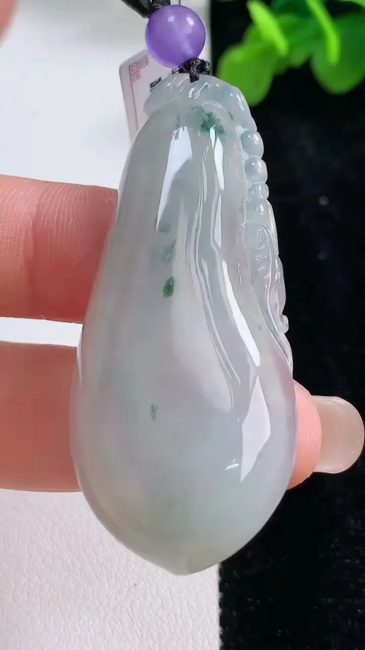 天然A货翡翠飘花福瓜吊坠，尺寸 53-23-6.5，重: 12.59g
8月31日