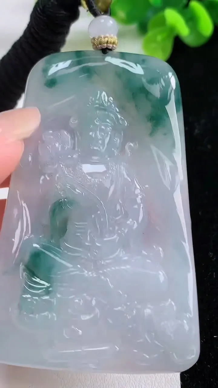 天然A货翡翠冰种飘花大势至观音菩萨吊坠，尺寸66-42-5.5，重量:40.41g
8月31日
