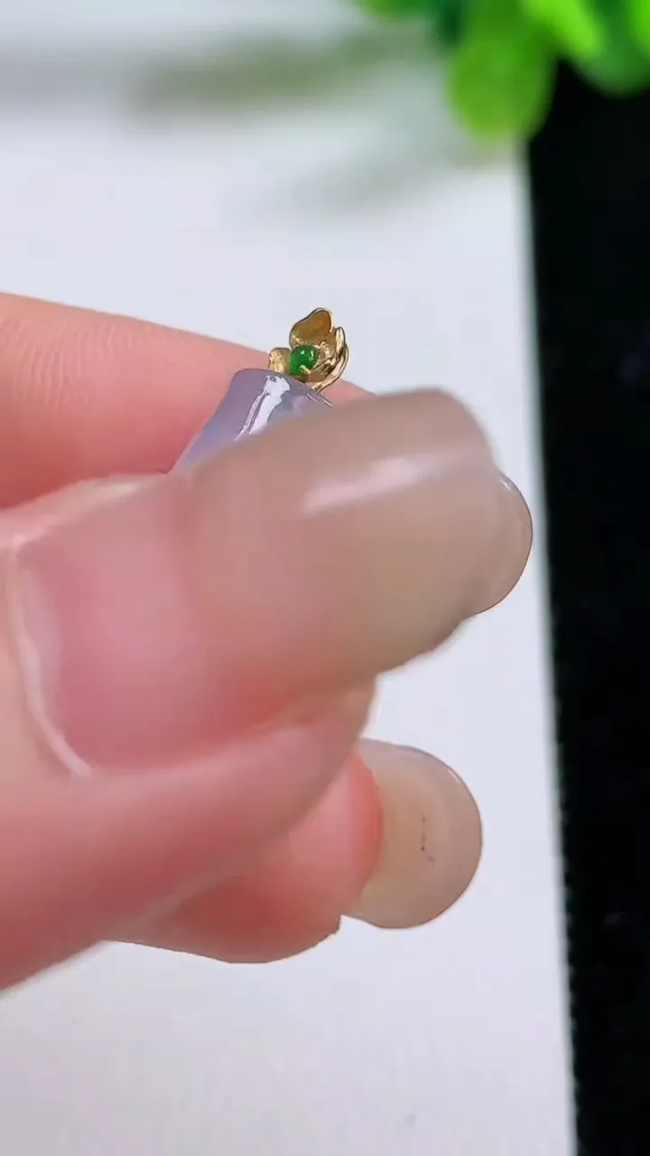 天然A货翡翠18k金紫罗兰飘花节节高升 竹节吊坠，尺寸21-14-5，重量:2.60g
8月31日